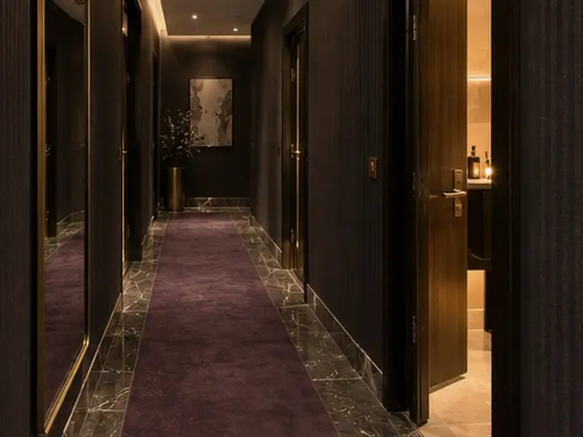 Mor halılı, loş salon koridoru — Cevizlibağ, Masaj Salonun